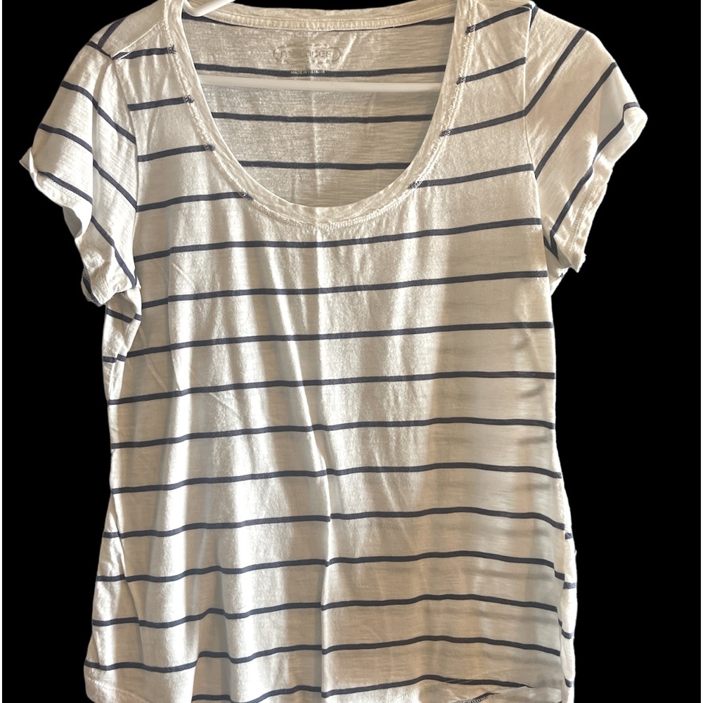 Maurice’s white and navy striped women’s tee